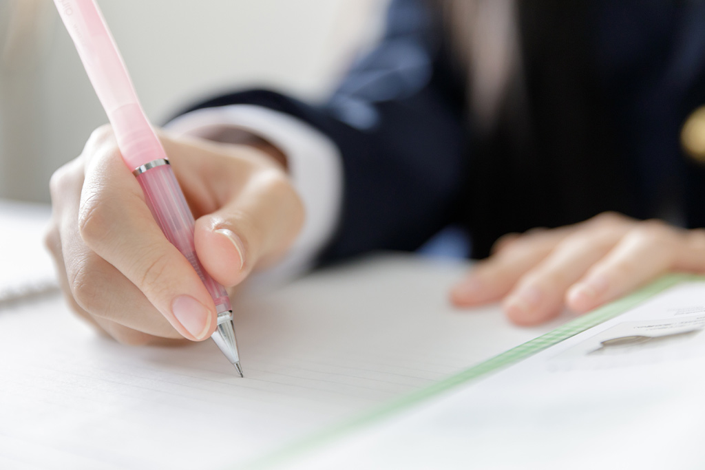 ライティングは型を習得 日本人講師のフィードバックも