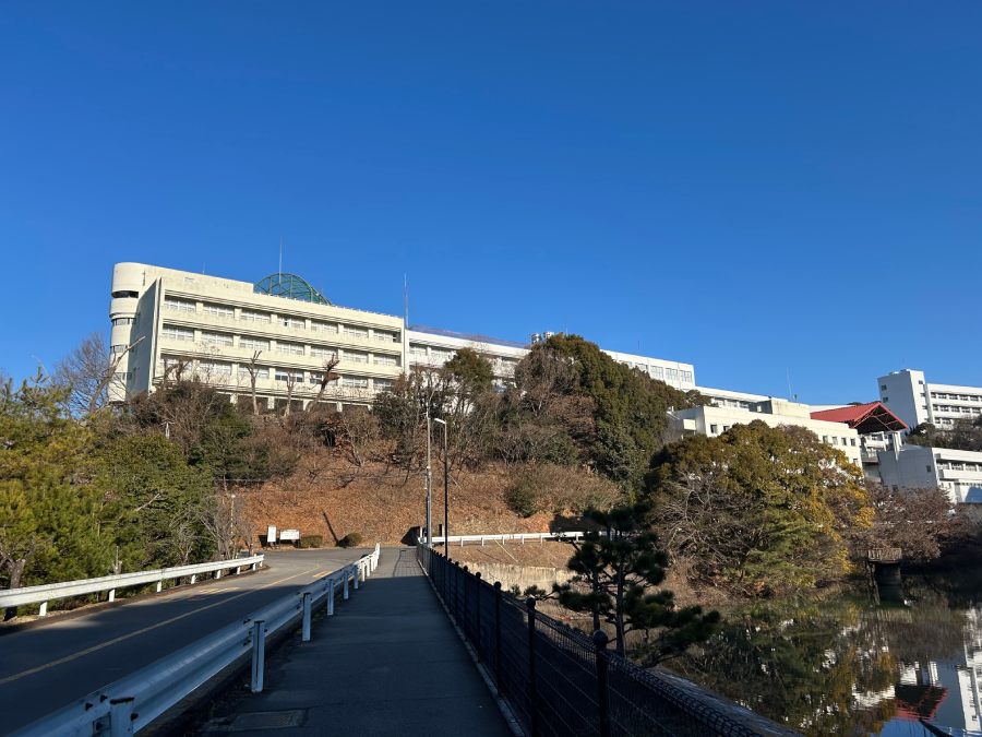 愛知産業大学三河高等学校様の校舎外観