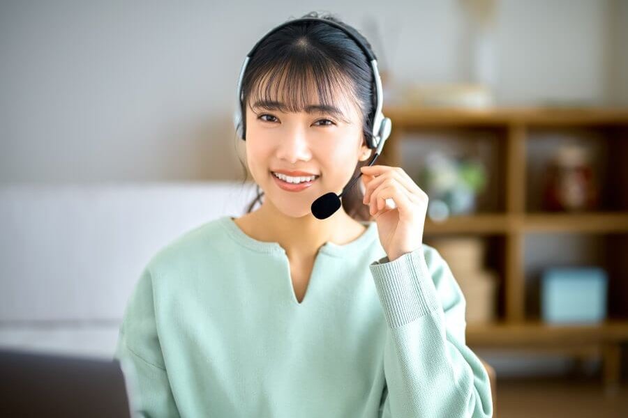 自宅で音読に取り組む学生