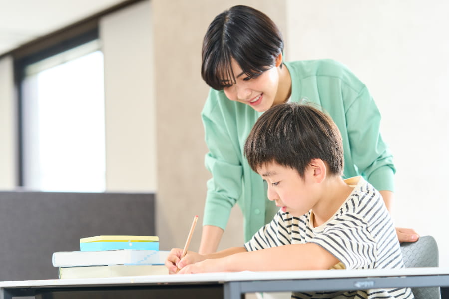 「聞く・話す」だけでなく「読み・書き」も定着